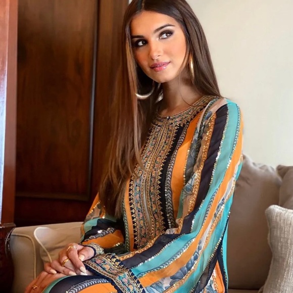 SOLD/ LISTING NOT AVAILABLE******-Sabyasachi kaftan Kurta.Boho Chic and ethnic . - Picture 3 of 7